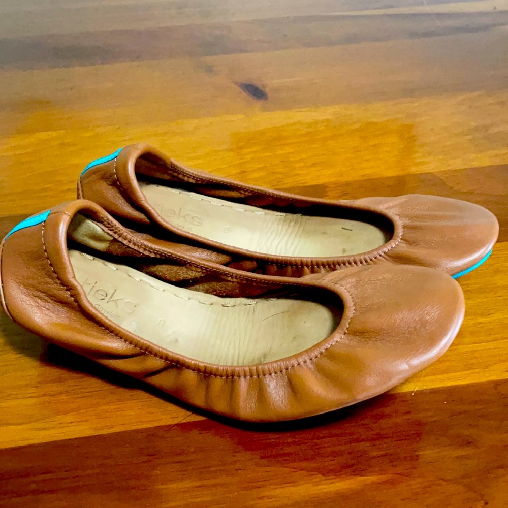 chestnut tieks flats